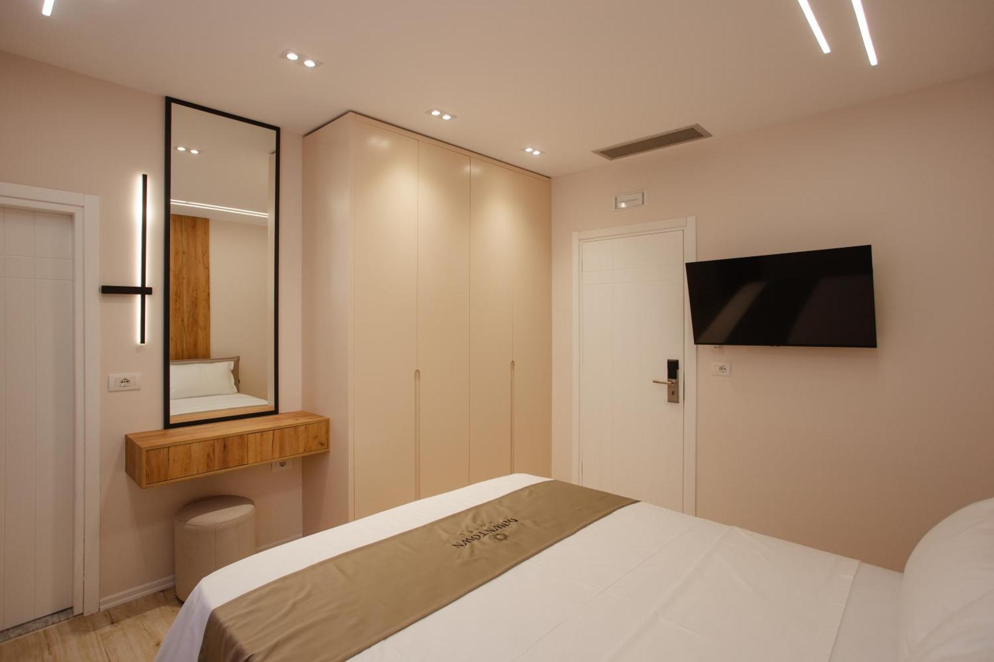 Downtown Hotel Shkoder Exterior photo