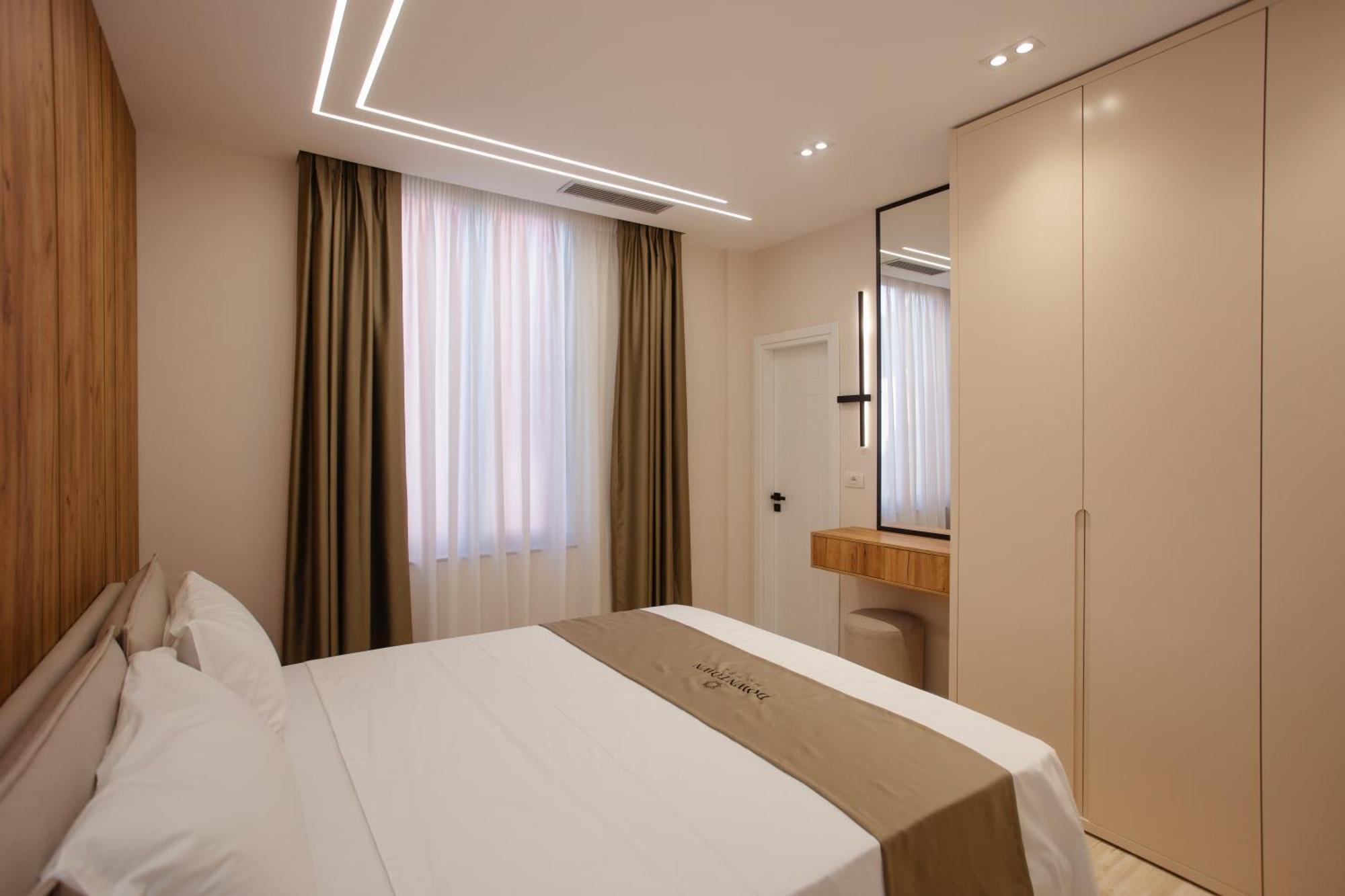 Downtown Hotel Shkoder Exterior photo